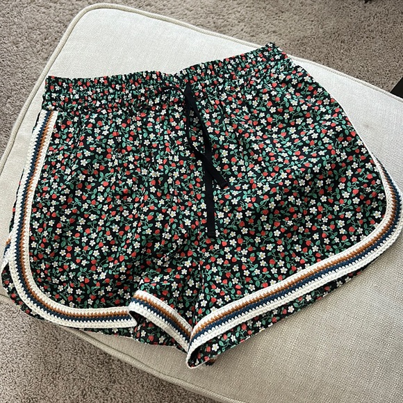 Sea Lilly Print Crochet Shorts 🍓